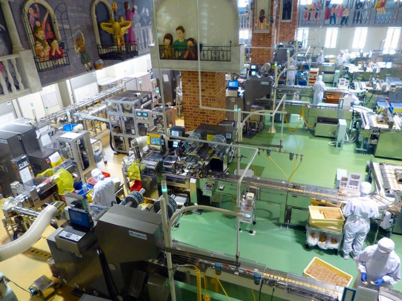 chocolaterie-ILONSE-min_japan_sapporo_chocolate_factory_label_packaging_cookie_machine_operators-961509